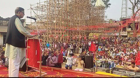 লালগড়ের জনসভায় বক্তব্য রাখছেন মহম্মদ সেলিম