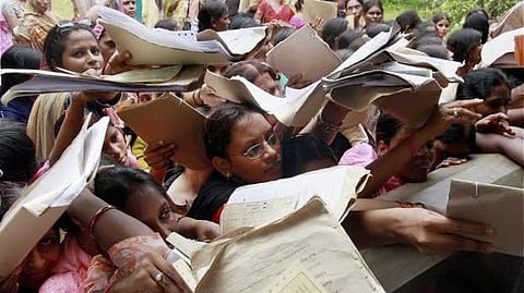 Yuva Sathi: 'যুবসাথী’-র জন্য অনলাইনেও আবেদন করা যাবে, একদিনেই সিদ্ধান্ত বদলের নেপথ্যে কী কারণ?