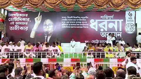 ধর্মতলায় তৃণমূলের অবস্থানমঞ্চ