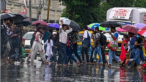 রবিবার থেকে দক্ষিণবঙ্গের কয়েকটি জেলায় বজ্র-বিদ্যুৎ সহ ঝড়-বৃষ্টির সম্ভাবনা