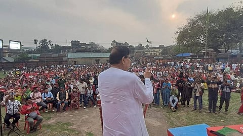 শিলিগুড়ির টিকিয়াপাড়া ময়দানের সমাবেশে বক্তব্য রাখছেন মহম্মদ সেলিম