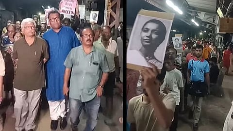 যাদবপুর স্টেশনে চলছে মিছিল