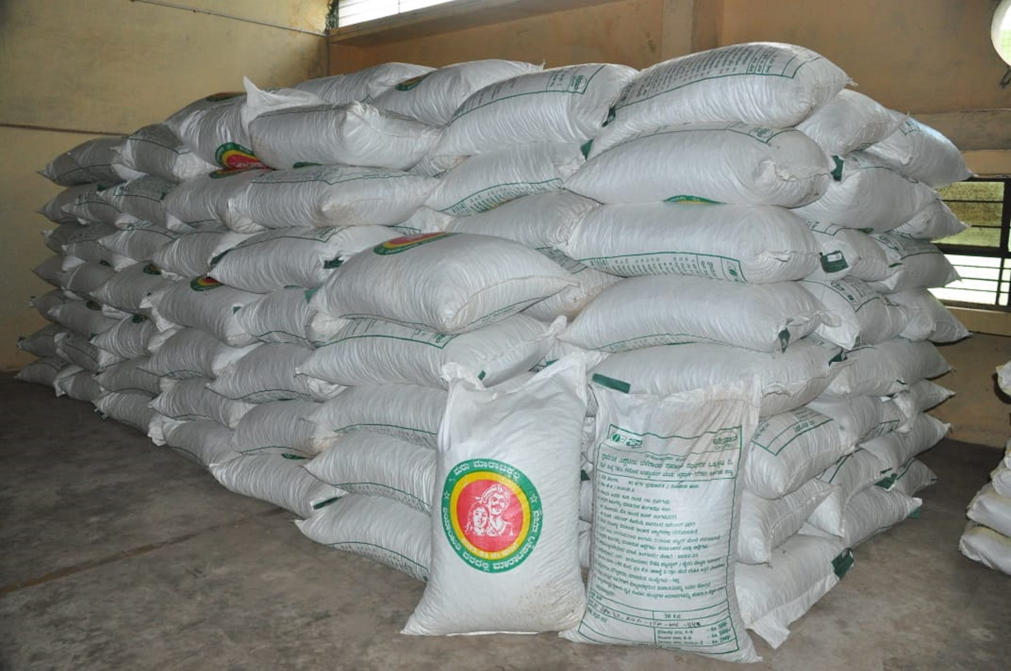 ಚಿತ್ರದುರ್ಗದಲ್ಲಿ ದಾಸ್ತಾನಿರುವ ಬಿತ್ತನೆ ಶೇಂಗಾ ಬೀಜ