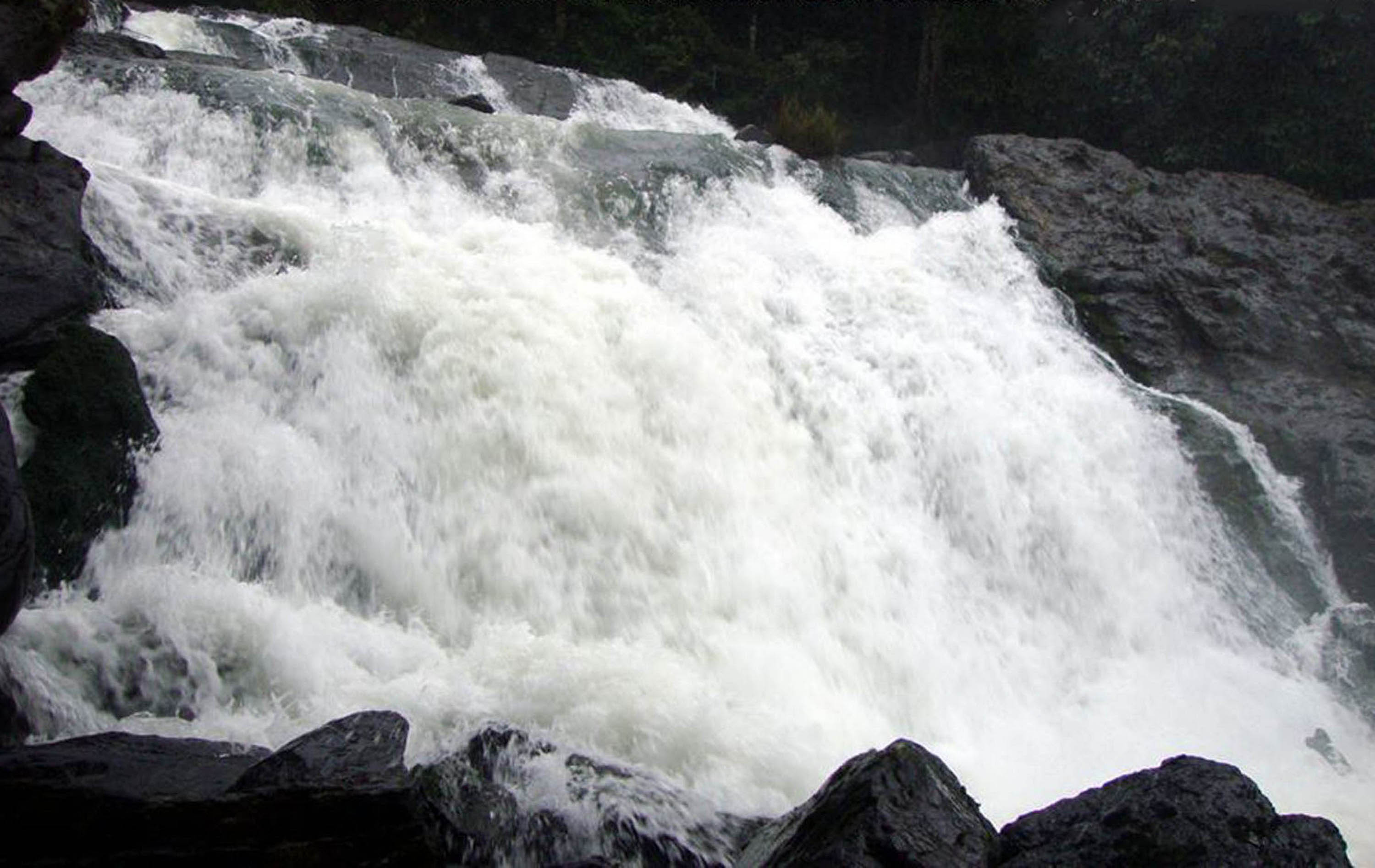 ಸೋಮವಾರಪೇಟೆ ತಾಲ್ಲೂಕಿನ ಗರ್ವಾಲೆ ಗ್ರಾಮದ ಜ್ಞಾನಗಂಗಾ ಜಲಪಾತ