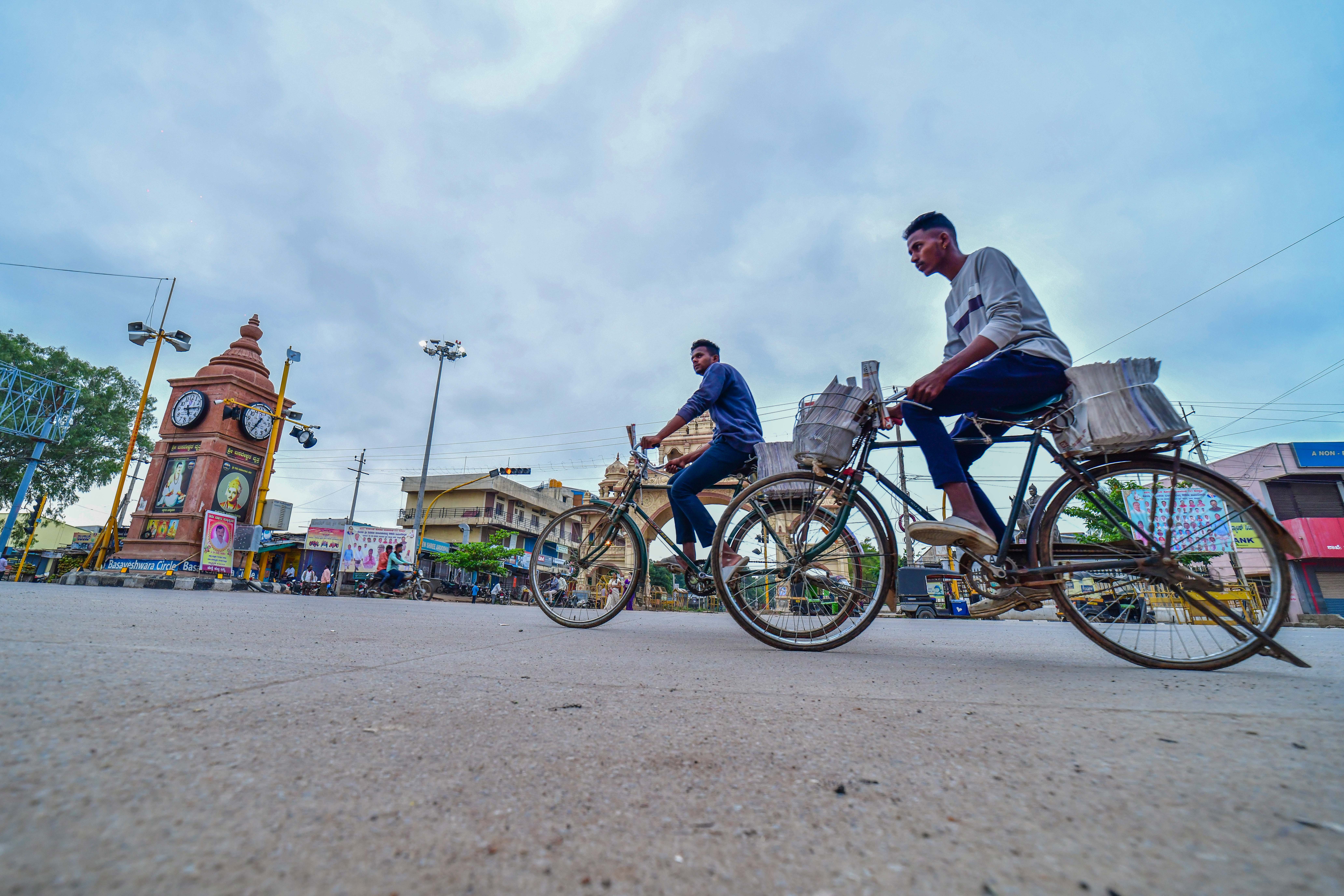 ಸೈಕಲ್ಲೇ ನಮ್ಮ ಬೆಸ್ಟ್ ಫ್ರೆಂಡು ಎನ್ನುವ ಪತ್ರಿಕೆ ಹಾಕುವ ಹುಡುಗರು