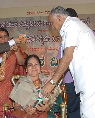 ಯಡಿಯೂರಪ್ಪ ಅವರಿಂದ ಲೀಲಾವತಿ ಅವರಿಗೆ ಸನ್ಮಾನ ನಡೆದ ಕ್ಷಣ