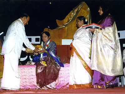 ಬೆಂಗಳೂರಿನಲ್ಲಿ ನಡೆದ ಸಮಾರಂಭವೊಂದರಲ್ಲಿ ರಾಜ್ಕುಮಾರ್ ಅವರು ಲೀಲಾವತಿ ಅವರನ್ನು ಸನ್ಮಾನಿಸಿದ್ದರು. ಪಾರ್ವತಮ್ಮ ರಾಜ್ಕುಮಾರ್, ಪ್ರಮೀಳಾ ಜೋಷಾಯ್ ಅವರೂ ಆ ಸಂದರ್ಭಕ್ಕೆ ಸಾಕ್ಷಿಯಾಗಿದ್ದರು.