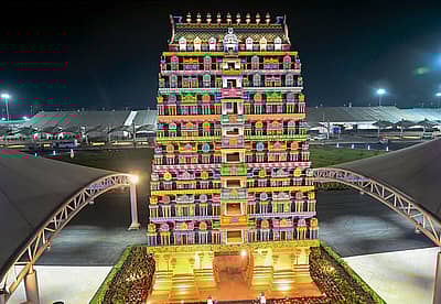 ಅಂತರರಾಷ್ಟ್ರೀಯ ಪ್ರಯಾಣಿಕರ ದಟ್ಟಣೆಯಲ್ಲಿ ತಮಿಳುನಾಡಿನ ಚೆನ್ನೈ ವಿಮಾನ ನಿಲ್ದಾಣದ ನಂತರ ತಿರುಚಿರಾಪಳ್ಳಿ ಅಂತರರಾಷ್ಟ್ರೀಯ ವಿಮಾನ ನಿಲ್ದಾಣವು ಎರಡನೇ ಅತಿ ದೊಡ್ಡ ವಿಮಾನ ನಿಲ್ದಾಣವಾಗಿದೆ.