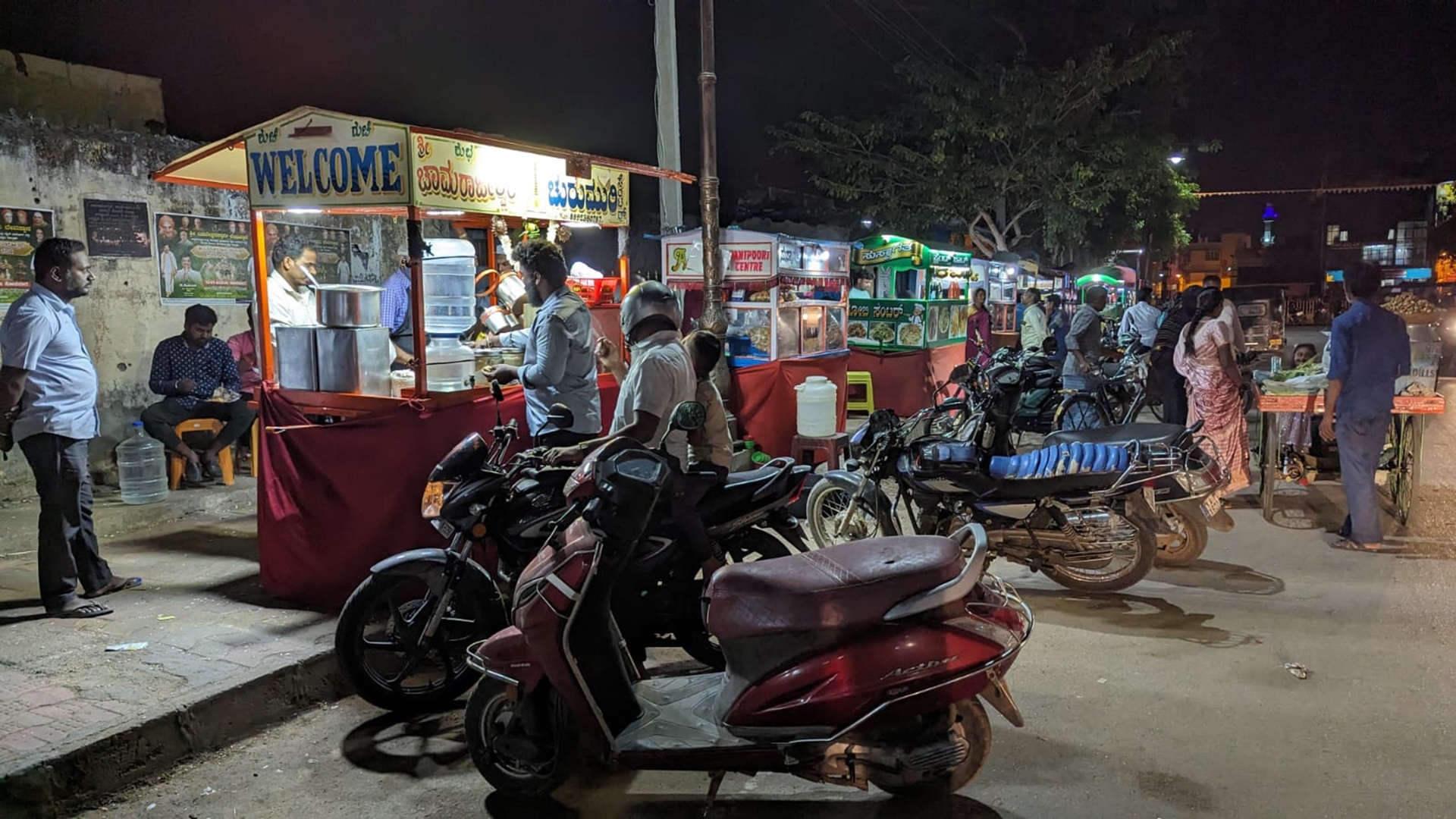 ಚಾಮರಾಜನಗರದ ರಥದ ಬೀದಿಯಲ್ಲಿರುವ ಚಾಟ್ಸ್ ಮಳಿಗೆಗಳು