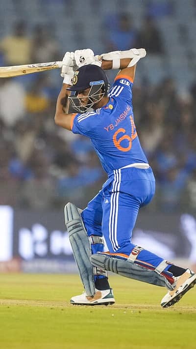 ಎಡಗೈ ಯುವ ಬ್ಯಾಟರ್ ಯಶಸ್ವಿ ಜೈಸ್ವಾಲ್ ಬಿರುಸಿನ ಆರಂಭ ನೀಡಬಲ್ಲ ಆಟಗಾರ. ಈವರೆಗೆ 17 ಪಂದ್ಯ ಆಡಿರುವ ಅವರು 161.94ರ ಸ್ಟ್ರೈಕ್ರೇಟ್ನಲ್ಲಿ 1 ಶತಕ ಮತ್ತು 4 ಅರ್ಧಶತಕ ಸಹಿತ 502 ರನ್ ಗಳಿಸಿದ್ದಾರೆ.