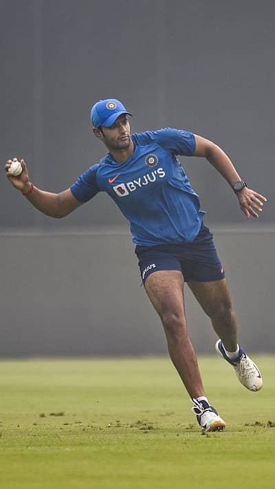 ಶಿವಂ ದುಬೆ ತಂಡದಲ್ಲಿ ಸ್ಥಾನ ಪಡೆದಿರುವ ನಾಲ್ಕನೇ ಆಲ್ರೌಂಡರ್ ಆಗಿದ್ದಾರೆ. 21 ಪಂದ್ಯ ಆಡಿರುವ ಅವರು 276 ರನ್ ಮತ್ತು 8 ವಿಕೆಟ್ ಗಳಿಸಿದ್ದಾರೆ.