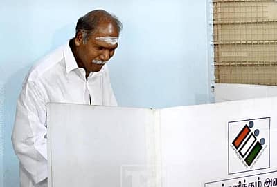 ಪುದುಚೇರಿ ಮುಖ್ಯಮಂತ್ರಿ ರಂಗಸ್ವಾಮಿ ಅವರು ಮತ ಚಲಾಯಿಸಿದ್ದಾರೆ.