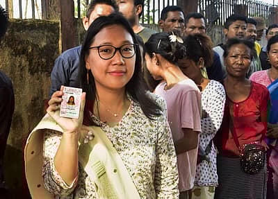 ಮೇಘಾಲಯದ ತುರಾದಲ್ಲಿ ಮತ ಚಲಾಯಿಸಿದ ಎನ್ಪಿಪಿ ಅಭ್ಯರ್ಥಿ ಅಗಾಥಾ ಸಂಗ್ಮಾ.