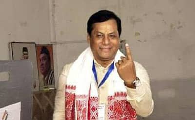 ದಿಬ್ರುಗಢದಲ್ಲಿ ಮತ ಚಲಾಯಿಸಿದ ಕೇಂದ್ರ ಸಚಿವ ಸರ್ಬಾನಂದ ಸೋನೊವಾಲ್