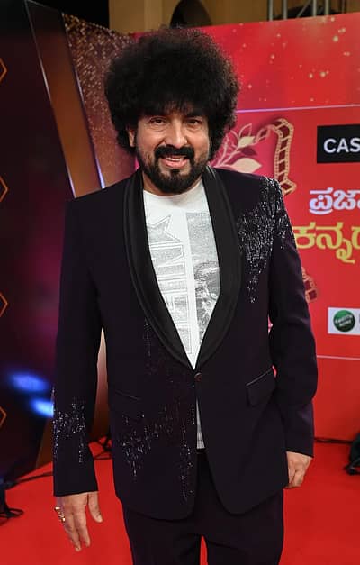 ಪ್ರಜಾವಾಣಿ ಕನ್ನಡ ಸಿನಿ ಸಮ್ಮಾನ 2ನೇ ಆವೃತ್ತಿಯ ಪ್ರಶಸ್ತಿ ಪ್ರದಾನ ಸಮಾರಂಭದ ರೆಡ್ ಕಾರ್ಪೆಟ್ನಲ್ಲಿ ಗುರುಕಿರಣ್