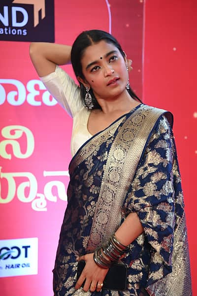 ಪ್ರಜಾವಾಣಿ ಕನ್ನಡ ಸಿನಿ ಸಮ್ಮಾನ 2ನೇ ಆವೃತ್ತಿಯ ಪ್ರಶಸ್ತಿ ಪ್ರದಾನ ಸಮಾರಂಭದ ರೆಡ್ ಕಾರ್ಪೆಟ್ನಲ್ಲಿ ನಟಿ ಚೈತ್ರಾ ಆಚಾರ್