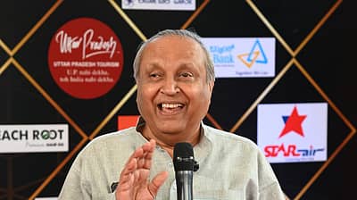 ಪ್ರಜಾವಾಣಿ ಕನ್ನಡ ಸಿನಿ ಸಮ್ಮಾನ 2ನೇ ಆವೃತ್ತಿಯ ಪ್ರಶಸ್ತಿ ಪ್ರದಾನ ಸಮಾರಂಭದ ರೆಡ್ ಕಾರ್ಪೆಟ್ನಲ್ಲಿ ಮುಖ್ಯಮಂತ್ರಿ ಚಂದ್ರು