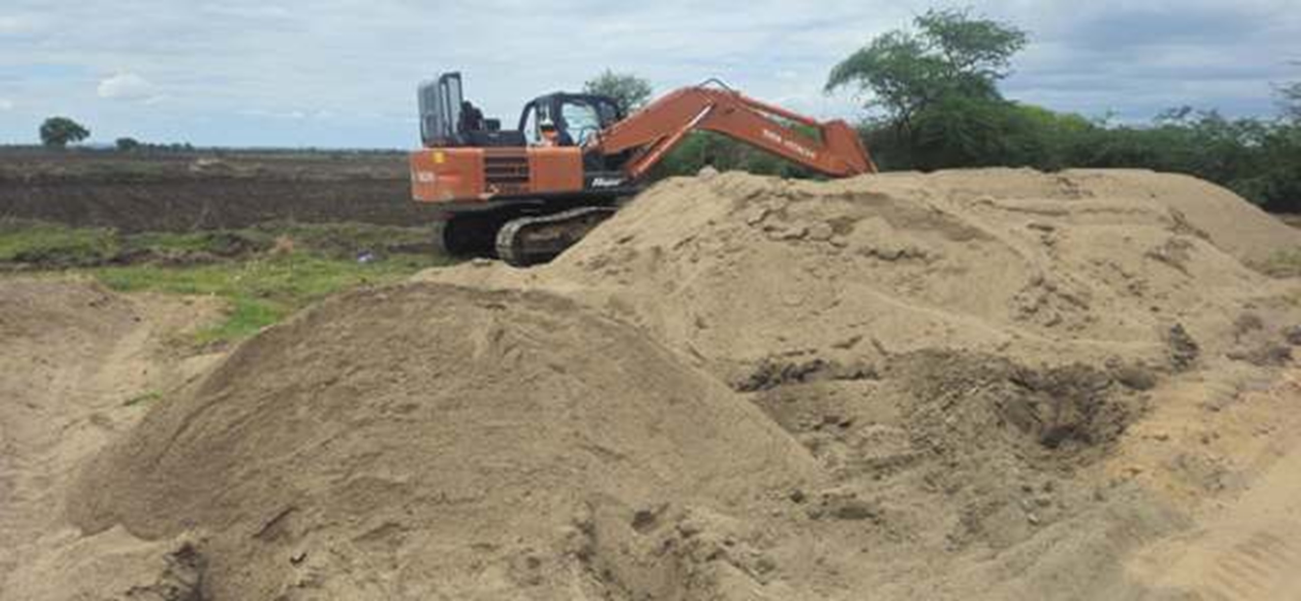 ವಡಗೇರಾ ತಾಲ್ಲೂಕಿನ ಭೀಮಾ ನದಿ ವ್ಯಾಪ್ತಿಯಲ್ಲಿ ಸಂಗ್ರಹಿಸಿರುವ ಮರಳು