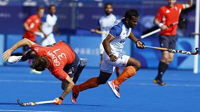 ಚೆಂಡಿನ ಮೇಲೆ ನಿಯಂತ್ರಣ ಸಾಧಿಸಲು ಎದುರಾಳಿ ಆಟಗಾರ ವಿಲಿಯಮ್ ಕಾಲ್ನನ್ ಅವರೊಂದಿಗೆ  ಸೆಣಸಾಡಿದ ಅಮಿತ್ ರೋಹಿದಾಸ್. ಈ ವೇಳೆ ಕಾಲ್ನನ್ ಅವರ ಮುಖದ ಹತ್ತಿರಕ್ಕೆ ಹಾಕಿ ಸ್ಟಿಕ್ ಕೊಂಡೊಯ್ದ ಕಾರಣ ರೆಡ್ ಕಾರ್ಡ್ ಪಡೆದು, ಪಂದ್ಯದಿಂದ ಹೊರಗುಳಿಯುಂತಾಯಿತು.