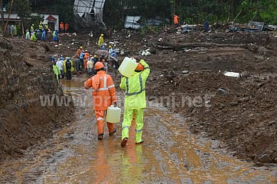 ದುರಂತದ ಸ್ಥಳದಲ್ಲಿ ರಕ್ಷಣಾ ಕಾರ್ಯಾಚರಣೆ