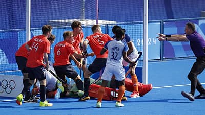 ಗೋಲು ಪೆಟ್ಟಿಗೆ ಬಳಿ ರೋಚಕ ಸೆಣಸಾಟ