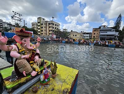 ಬೆಳಗಾವಿ ನಗರದ ಮನೆಗಳಲ್ಲಿ ಕಳೆದ 11 ದಿನಗಳಿಂದ ಪ್ರತಿಷ್ಠಾಪನೆ ಮಾಡಿದ ಗೌರಿಸುತನ ಮೂರ್ತಿಗಳ ವಿಸರ್ಜನೆ ಮಂಗಳವಾರ ವೈಭವದಿಂದ ನಡೆಯಿತು.