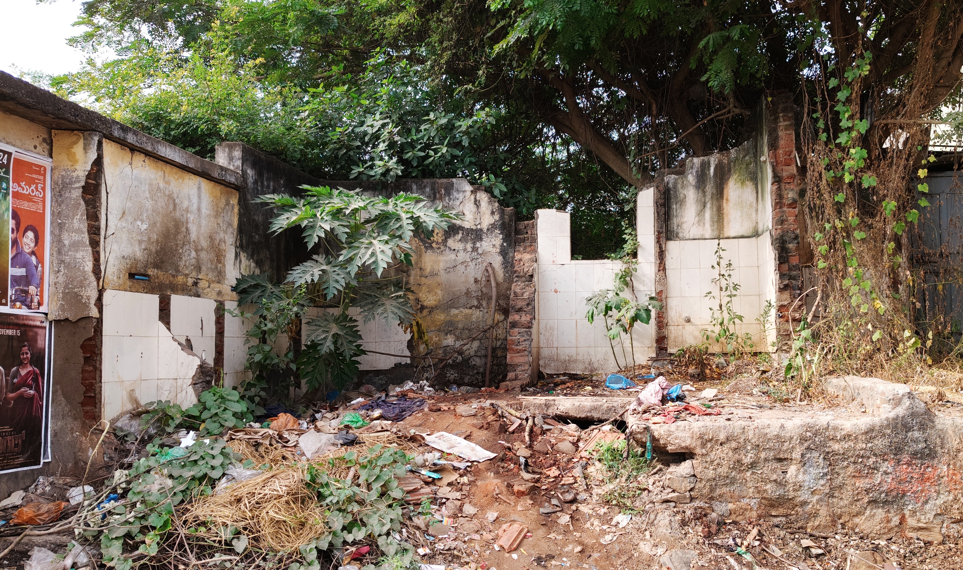 ಹಾವೇರಿ ಸುಭಾಷ್ ಸರ್ಕಲ್ನಲ್ಲಿರುವ ಶೌಚಾಲಯದ ಸ್ಥಿತಿ – ಪ್ರಜಾವಾಣಿ ಚಿತ್ರಗಳು / ಮಾಲತೇಶ ಇಚ್ಚಂಗಿ