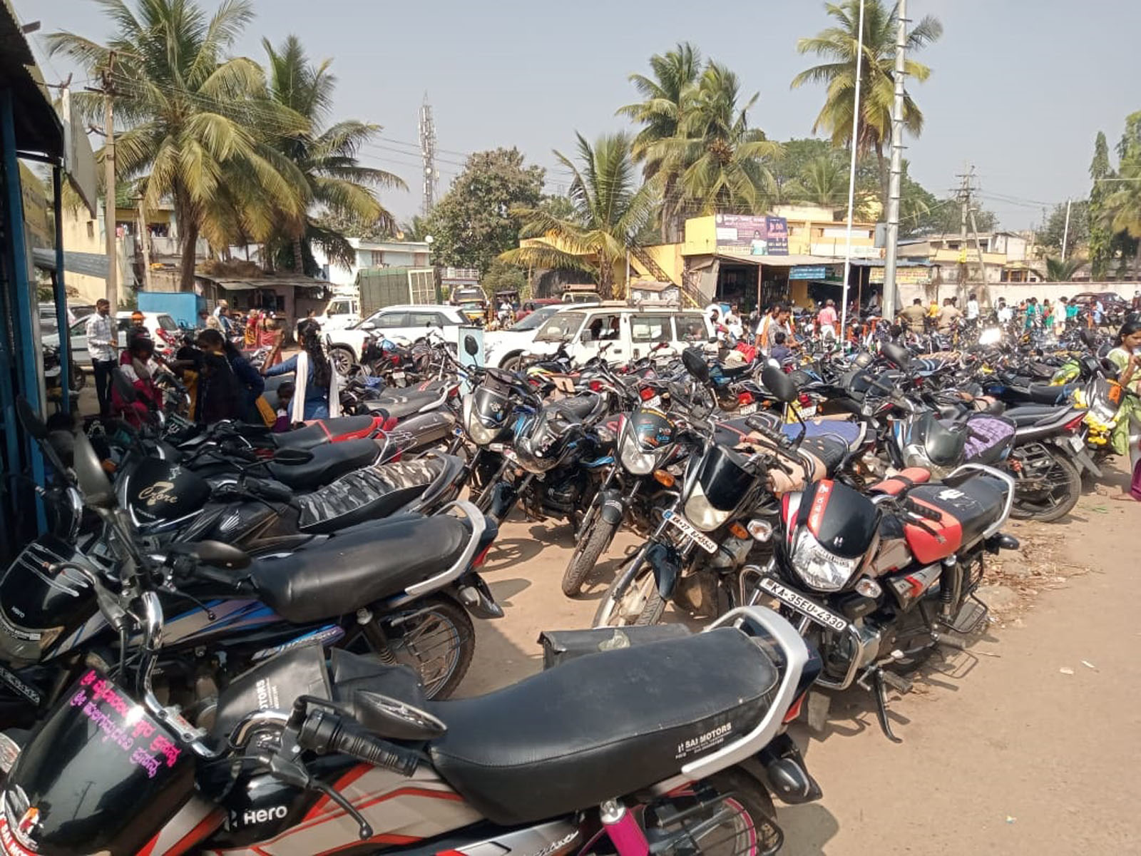 ಮೈಲಾರ ಸುಕ್ಷೇತ್ರದಲ್ಲಿ ಪಾರ್ಕಿಂಗ್ ಅವ್ಯವಸ್ಥೆ