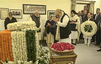 ಅಂತಿಮ ನಮನ ಸಲ್ಲಿಸಿದ ಕೇಂದ್ರ ಗೃಹ ಸಚಿವ ಅಮಿತ್ ಶಾ