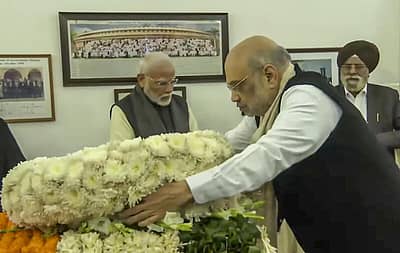 ಅಂತಿಮ ನಮನ ಸಲ್ಲಿಸಿದ ಕೇಂದ್ರ ಗೃಹ ಸಚಿವ ಅಮಿತ್ ಶಾ