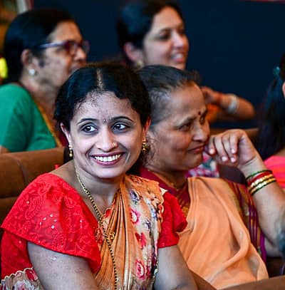 ಬೆಂಗಳೂರಿನ ಅರಮನೆ ಮೈದಾನದಲ್ಲಿ ಶನಿವಾರ ಅಖಿಲ ಹವ್ಯಕ ಮಹಾಸಭಾ ಆಯೋಜಿಸಿದ ತೃತೀಯ ವಿಶ್ವ ಹವ್ಯಕ ಸಮ್ಮೇಳನದದ ಎರಡನೇ ದಿನದ ಸಾಕ್ಷಾತ್ಕಾರ ಸಭೆ ಸಮಾರಂಭದಲ್ಲಿ ಸಂತೋಷದಿಂದ ಜನರು. ಪಾಲ್ಗೊಂಡರು