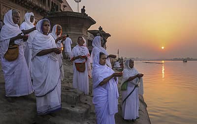 ಯಮುನಾ ನದಿ ದಡದ ಕೇಸಿ ಘಾಟ್ ಬಳಿ ದೀಪಾವಳಿ ಆಚರಣೆ