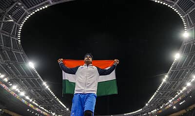 ಪ್ಯಾರಿಸ್ ಒಲಿಂಪಿಕ್ಸ್ನಲ್ಲಿ ಜಾವೆಲಿನ್ ಎಸೆತದಲ್ಲಿ ಬೆಳ್ಳಿ ಗೆದ್ದ ಭಾರತದ ನೀರಜ್ ಚೋಪ್ರಾ ಸಂಭ್ರಮ