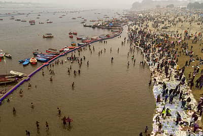 ಗಂಗಾ, ಯಮುನಾ ಹಾಗೂ ಸರಸ್ವತಿ ನದಿ ಸಂಗಮದಲ್ಲಿ ಕುಂಭ ಮೇಳದ ದೃಶ್ಯ