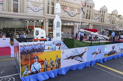 ಕರ್ತವ್ಯಪಥದಲ್ಲಿ ನಡೆದ ಗಣರಾಜ್ಯೋತ್ಸವ ಪಥಸಂಚಲನದಲ್ಲಿ ಸಾಗಿದ ಭಾರತೀಯ ವಾಯುಸೇನೆಯ ಸ್ತಬ್ಧಚಿತ್ರ