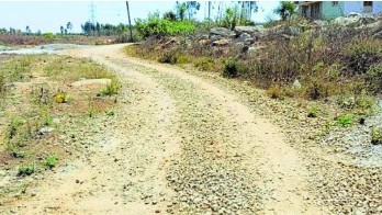 ಮುಚ್ಚಿದ ಶಾಲೆ, ದುರಸ್ತಿಯಾಗದ ಚರಂಡಿ: ಸೌಲಭ್ಯಗಳಿಂದ ವಂಚಿತ ಪೂರಮಾಕನಹಳ್ಳಿ