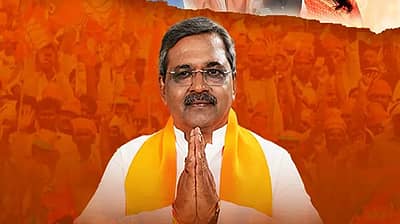 ನವದೆಹಲಿ ನಗರ ಪಾಲಿಕೆಯ ಮಾಜಿ ಉಪಾಧ್ಯಕ್ಷ ಸತೀಶ್ ಉಪಾದ್ಯಾಯ, ಆರ್ಎಸ್ಎಸ್ ನಾಯಕತ್ವದೊಂದಿಗೆ ಉತ್ತಮ ಒಡನಾಟ ಹೊಂದಿದ್ದಾರೆ.ಮಧ್ಯಪ್ರದೇಶದಲ್ಲಿ ಬಿಜೆಪಿಯ ಸಹ ಉಸ್ತುವಾರಿ ಆಗಿರುವ ಸತೀಶ್, ಮಾಳವಿಯಾ ನಗರ ಕ್ಷೇತ್ರದಲ್ಲಿ ಎಎಪಿಯ ಪ್ರಮುಖ ನಾಯಕ ಸೋಮನಾಥ್ ಭಾರ್ತಿ ಎದುರು 2,131 ಮತಗಳ ಅಂತರದಿಂದ ಗೆದ್ದಿದ್ದಾರೆ.