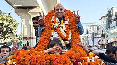 ದೆಹಲಿಯ ಕಳೆದ ವಿಧಾನಸಭೆ ಅವಧಿಯಲ್ಲಿ ವಿರೋಧ ಪಕ್ಷದ ನಾಯಕರಾಗಿದ್ದ ವೀರೇಂದ್ರ ಗುಪ್ತಾ, ರೋಹಿಣಿ ಕ್ಷೇತ್ರದ 'ಹ್ಯಾಟ್ರಿಕ್' ಶಾಸಕ. ಇಲ್ಲಿ 37,816 ಮತಗಳಿಂದ ಜಯ ಗಳಿಸಿದ್ದಾರೆ.