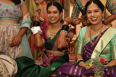 ಮೈಸೂರಿನ ದಸರಾ ವಸ್ತುಪ್ರದರ್ಶನದಲ್ಲಿ ಶನಿವಾರ ನಡೆದ ಚಲನಚಿತ್ರ ನಟ ಡಾಲಿ ಧನಂಜಯ– ಡಾ.ಧನ್ಯತಾ ಮದುವೆ ಶಾಸ್ತ್ರದ ಫೋಟೊಗಳು