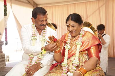 ಡಾಲಿ ಪೋಷಕರು.. ಮೈಸೂರಿನ ದಸರಾ ವಸ್ತುಪ್ರದರ್ಶನದಲ್ಲಿ ಶನಿವಾರ ನಡೆದ ಚಲನಚಿತ್ರ ನಟ ಡಾಲಿ ಧನಂಜಯ– ಡಾ.ಧನ್ಯತಾ ಮದುವೆ ಶಾಸ್ತ್ರದ ಫೋಟೊಗಳು