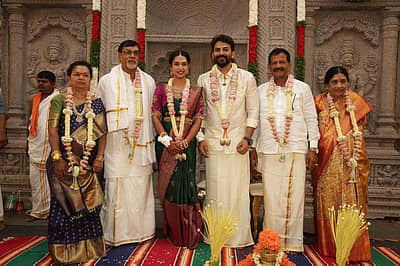 ಮೈಸೂರಿನ ದಸರಾ ವಸ್ತುಪ್ರದರ್ಶನದಲ್ಲಿ ಶನಿವಾರ ನಡೆದ ಚಲನಚಿತ್ರ ನಟ ಡಾಲಿ ಧನಂಜಯ– ಡಾ.ಧನ್ಯತಾ ಮದುವೆ ಶಾಸ್ತ್ರದ ಫೋಟೊಗಳು