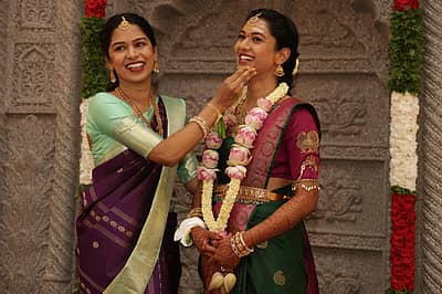 ಮೈಸೂರಿನ ದಸರಾ ವಸ್ತುಪ್ರದರ್ಶನದಲ್ಲಿ ಶನಿವಾರ ನಡೆದ ಚಲನಚಿತ್ರ ನಟ ಡಾಲಿ ಧನಂಜಯ– ಡಾ.ಧನ್ಯತಾ ಮದುವೆ ಶಾಸ್ತ್ರದ ಫೋಟೊಗಳು