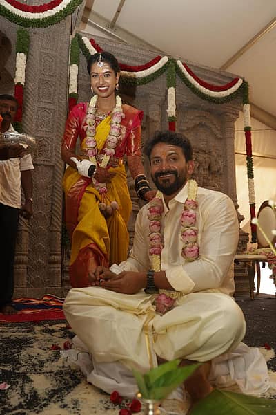 ಮೈಸೂರಿನ ದಸರಾ ವಸ್ತುಪ್ರದರ್ಶನದಲ್ಲಿ ಶನಿವಾರ ನಡೆದ ಚಲನಚಿತ್ರ ನಟ ಡಾಲಿ ಧನಂಜಯ– ಡಾ.ಧನ್ಯತಾ ಮದುವೆ ಶಾಸ್ತ್ರದ ಫೋಟೊಗಳು