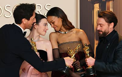 ಅತ್ಯುತ್ತಮ ನಟ ಪ್ರಶಸ್ತಿ ವಿಜೇತ ಆಡ್ರಿಯನ್ ಬ್ರಾಡಿ , ಅತ್ಯುತ್ತಮ ನಟಿ ಪ್ರಶಸ್ತಿ ವಿಜೇತೆ ಮೈಕಿ ಮ್ಯಾಡಿಸನ್, ಅತ್ಯುತ್ತಮ ಪೋಷಕ ನಟಿ ಪ್ರಶಸ್ತಿ ವಿಜೇತೆ ಜೊ ಸಲ್ಡಾನಾ ಮತ್ತು ಅತ್ಯುತ್ತಮ ಪೋಷಕ ನಟ ಪ್ರಶಸ್ತಿ ವಿಜೇತ ಕೀರನ್ ಕುಲ್ಕಿನ್.