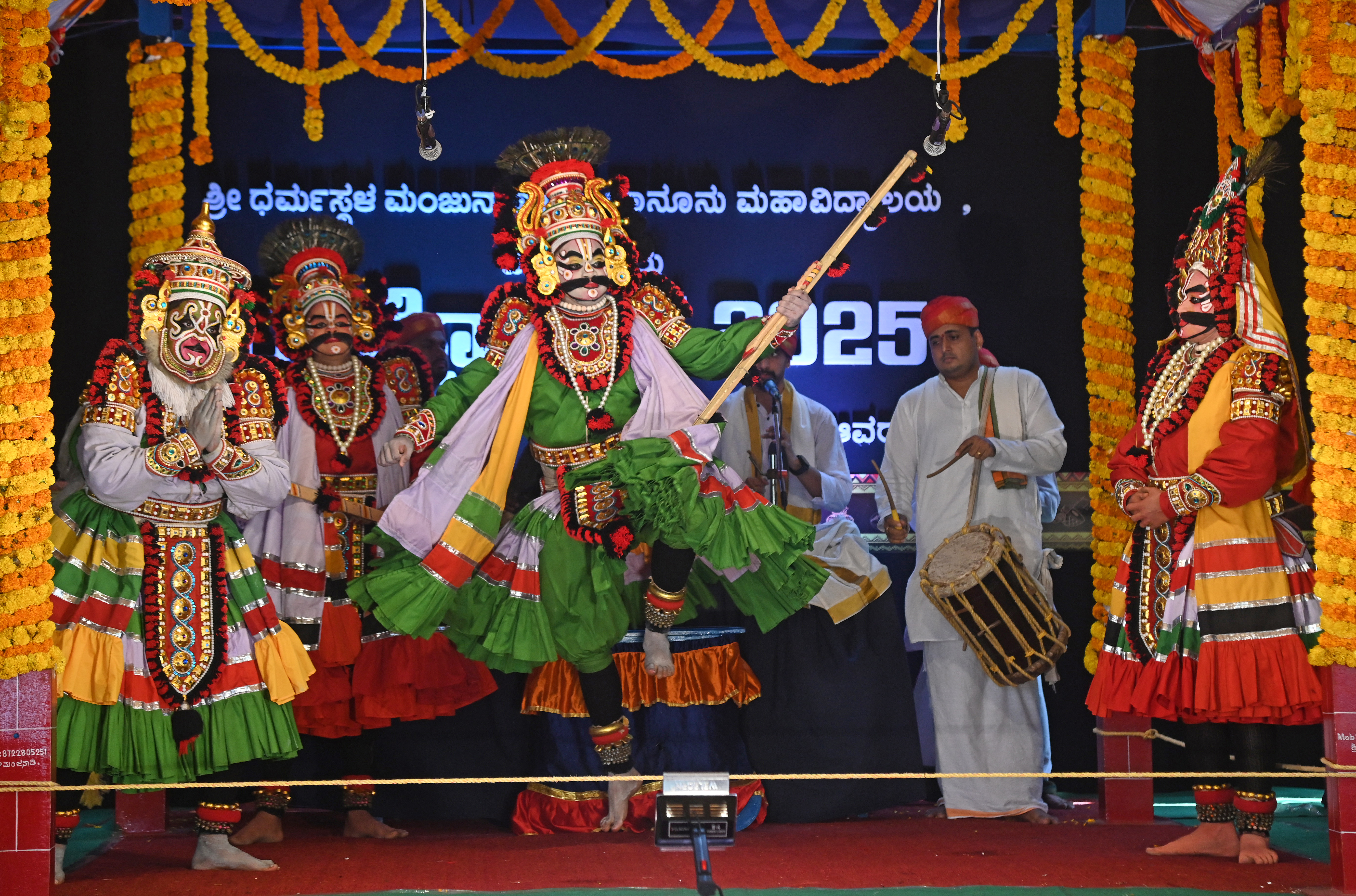 ‘ಯಕ್ಷೋತ್ಸವ’ದಲ್ಲಿ ನಿಟ್ಟೆ ಎನ್ಎಂಎಎಂ ಕಾಲೇಜು ವಿದ್ಯಾರ್ಥಿಗಳ ‘ತರಣಿಸೇನ ಕಾಳಗ’ದ ಭಾಗ ಚಿತ್ರ ಫಕ್ರುದ್ದೀನ್ ಎಚ್