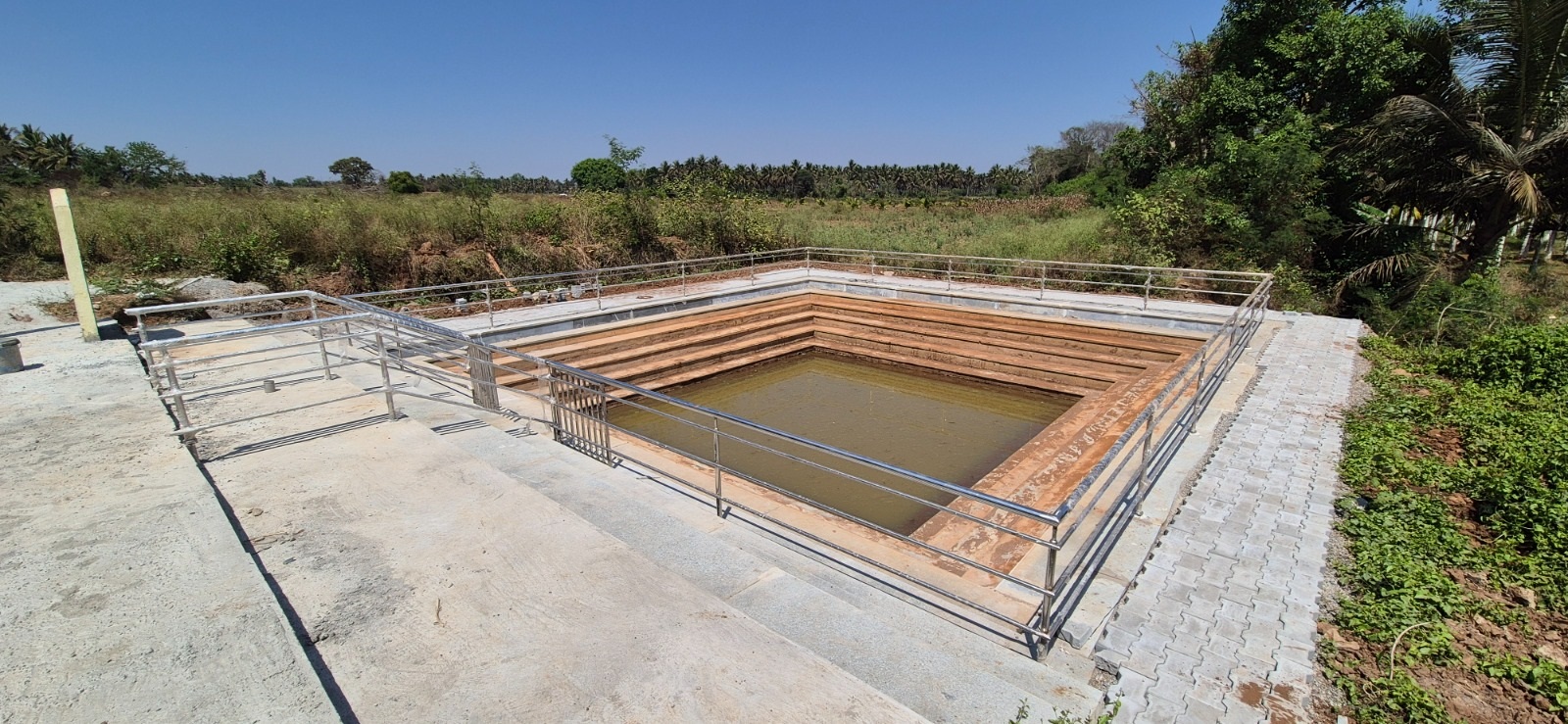 ಹುಣಸೂರು ತಾಲ್ಲೂಕು ತಮ್ಮಡಹಳ್ಳಿಯ ಬೀರೇಶ್ವರ ದೇವಾಲಯ ಆವರಣದ ಕಲ್ಯಾಣಿಯನ್ನು ಉದ್ಯೋಗ ಖಾತ್ರಿ ಯೋಜನೆಯಡಿ ಅಭಿವೃದ್ಧಿಪಡಿಸಲಾಗಿದೆ