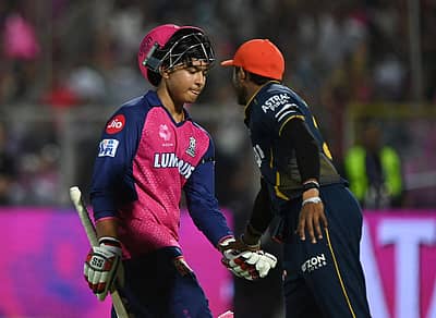 ವೈಭವ್ ಅವರಿಗೆ ಎದುರಾಳಿ ತಂಡದ ಆಟಗಾರರಿಂದಲೂ ಅಭಿನಂದನೆ.