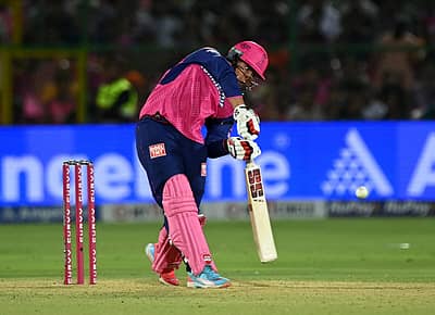 ವೈಭವ್ ಸೂರ್ಯವಂಶಿ ಕೇವಲ 35 ಎಸೆತಗಳಲ್ಲಿ ಶತಕ ಸಾಧನೆ ಮಾಡಿದ್ದಾರೆ.