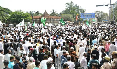 ಮಧ್ಯಾಹ್ನ 3ರಿಂದ ಸಂಜೆ 5ರವರೆಗೆ ವೃತ್ತದ ನಾಲ್ಕೂ ದಿಕ್ಕುಗಳ ವಾಹನ ಸಂಚಾರ ಬಂದ್ ಆಯಿತು. ಹಲವರು ಸ್ವಯಂ ಪ್ರೇರಣೆಯಿಂದ ಅಂಗಡಿ ಮುಂಗಟ್ಟುಗಳನ್ನು ಬಂದ್ ಮಾಡಿದರು. 3,000 ಪೊಲೀಸರು ಬಿಗಿ ಭದ್ರತೆ ಕೈಗೊಂಡರು