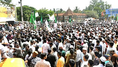 ಮಧ್ಯಾಹ್ನ 3ರಿಂದ ಸಂಜೆ 5ರವರೆಗೆ ವೃತ್ತದ ನಾಲ್ಕೂ ದಿಕ್ಕುಗಳ ವಾಹನ ಸಂಚಾರ ಬಂದ್ ಆಯಿತು. ಹಲವರು ಸ್ವಯಂ ಪ್ರೇರಣೆಯಿಂದ ಅಂಗಡಿ ಮುಂಗಟ್ಟುಗಳನ್ನು ಬಂದ್ ಮಾಡಿದರು. 3,000 ಪೊಲೀಸರು ಬಿಗಿ ಭದ್ರತೆ ಕೈಗೊಂಡರು